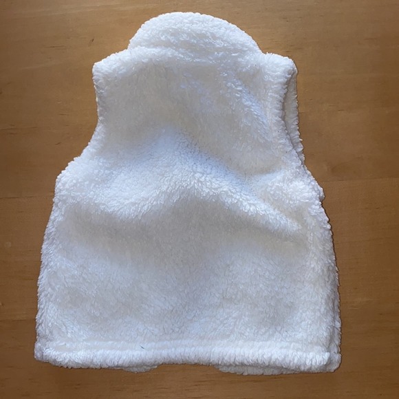 Carter’s Infant Girl Fuzzy Bear Full Zip Vest (6 Months) - Picture 6 of 6